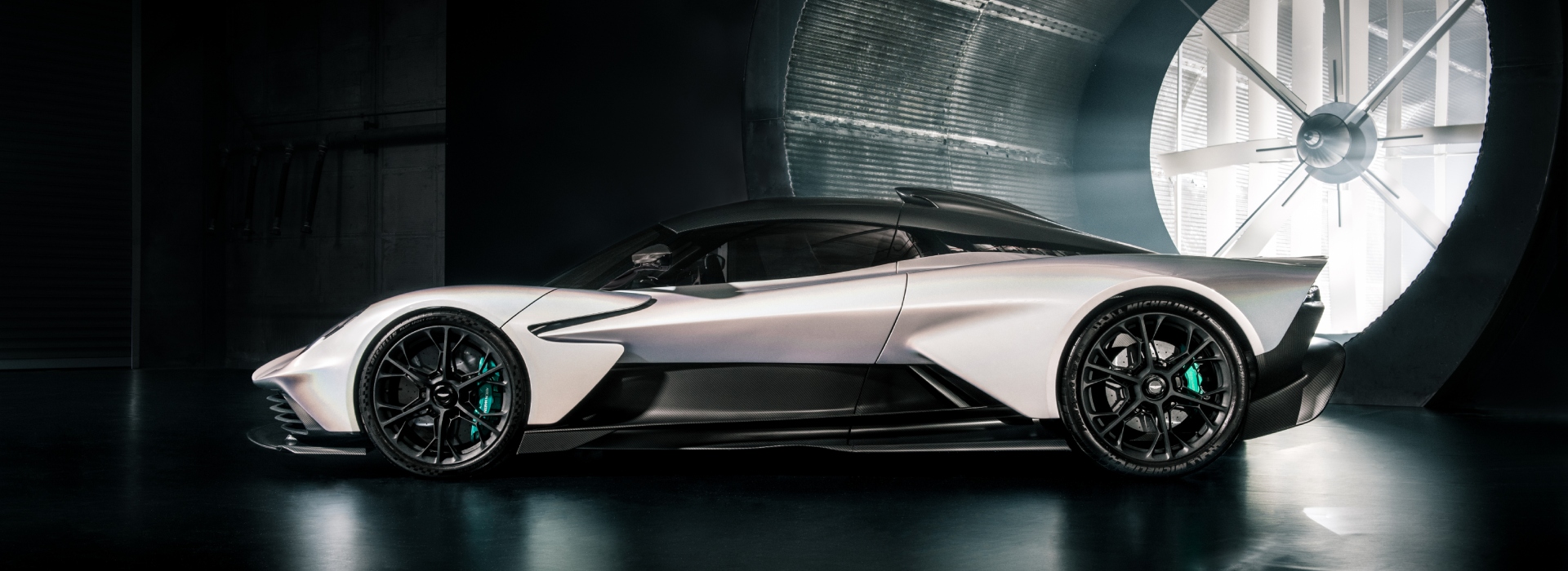Aston Martin unveils the Valhalla coupe: the supercar of the future