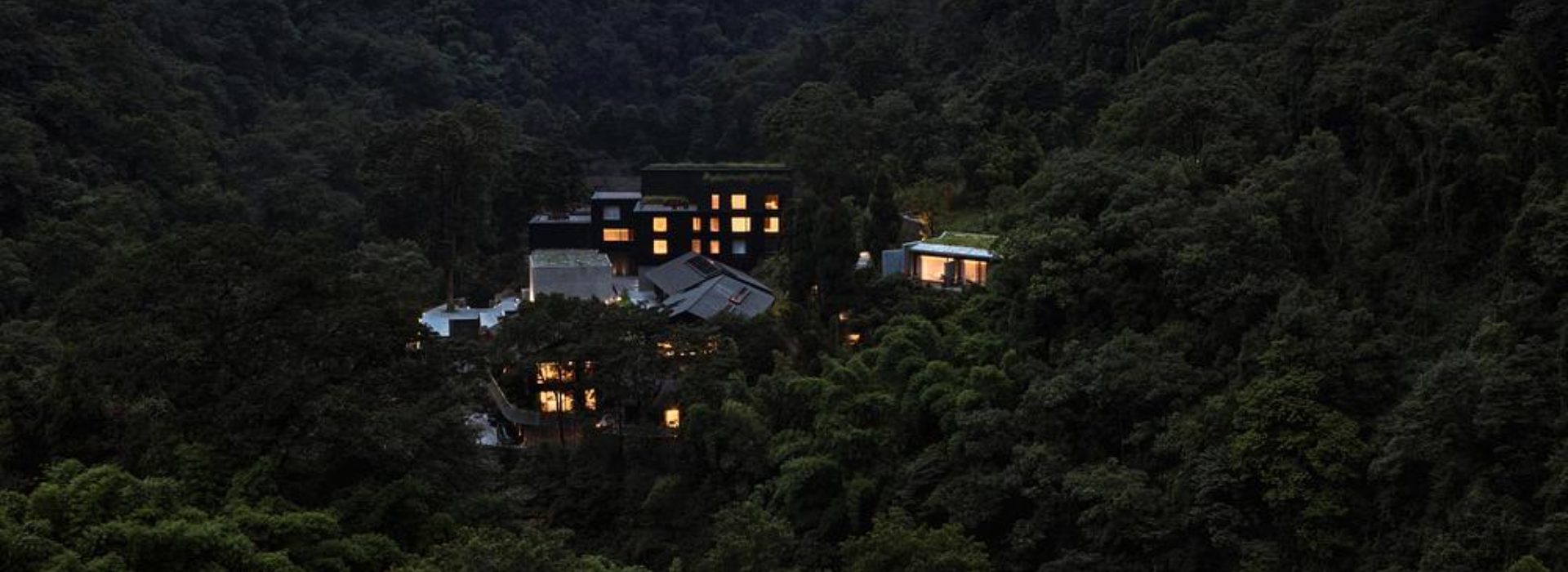 ZOLAND·Emei: A luxury mountain retreat where architecture disappears into nature