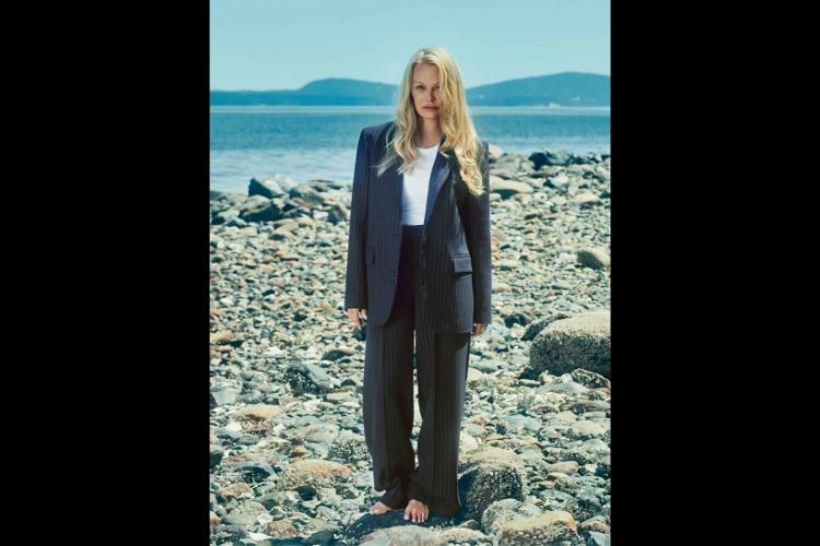 pamela-anderson-aritzia-pantsuit-fall-2023