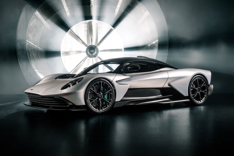 aston-martin-predstavlja-valhalla-kupe-superautomobil-buducnosti-1