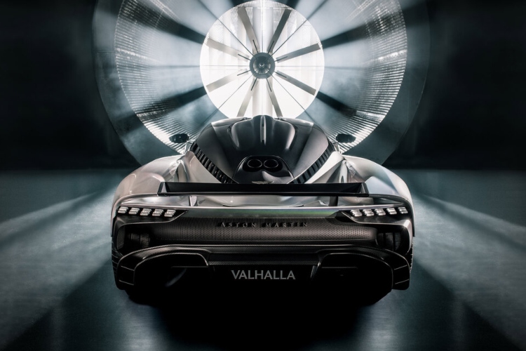 aston-martin-predstavlja-valhalla-kupe-superautomobil-buducnosti-5