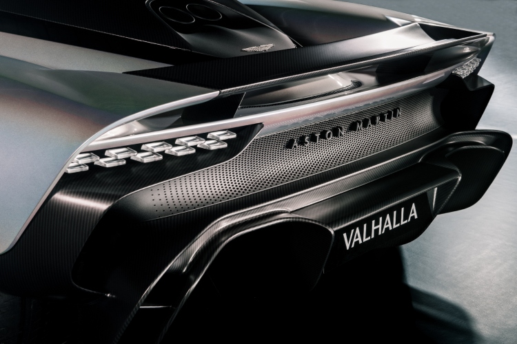 aston-martin-predstavlja-valhalla-kupe-superautomobil-buducnosti-7