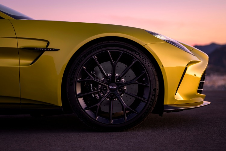 aston-martin-vantage-12