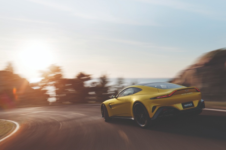 aston-martin-vantage-24