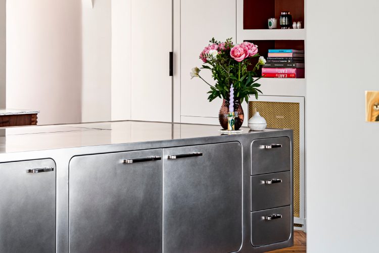 abimis-kuhinje-ostrvska-elegancija-u-celiku-za-savremene-enterijere-1