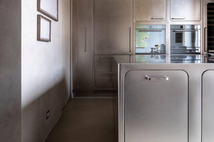 abimis-kuhinje-ostrvska-elegancija-u-celiku-za-savremene-enterijere-8