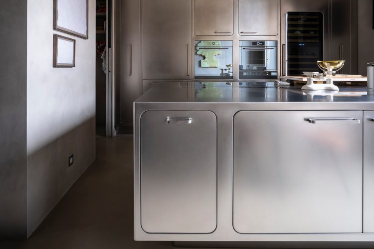 abimis-kuhinje-ostrvska-elegancija-u-celiku-za-savremene-enterijere-9