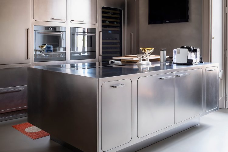 abimis-kuhinje-ostrvska-elegancija-u-celiku-za-savremene-enterijere-10