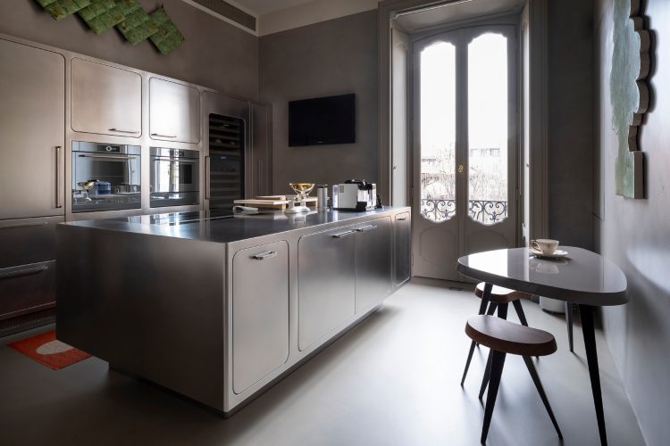 abimis-kuhinje-ostrvska-elegancija-u-celiku-za-savremene-enterijere-11