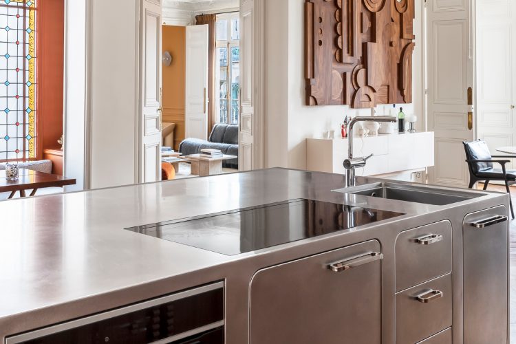 abimis-kuhinje-ostrvska-elegancija-u-celiku-za-savremene-enterijere-13