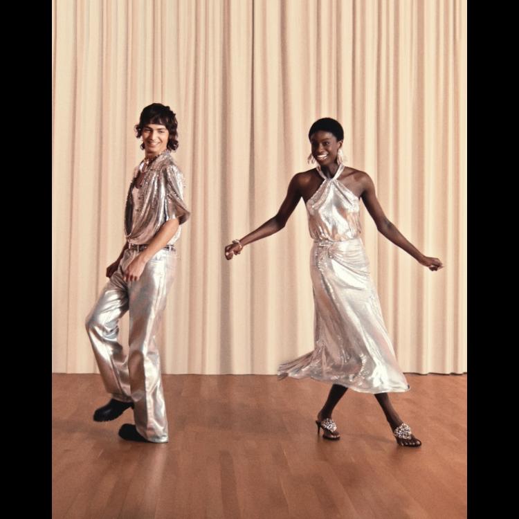 rabanne-resort-2026-kampanja-u-ritmu-svetlucave-plesne-noci-17