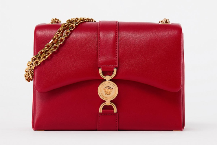 versace-predstavlja-kampanju-za-torbu-medusa-95-kleio-sa-ningning-iz-grupe-aespa-6