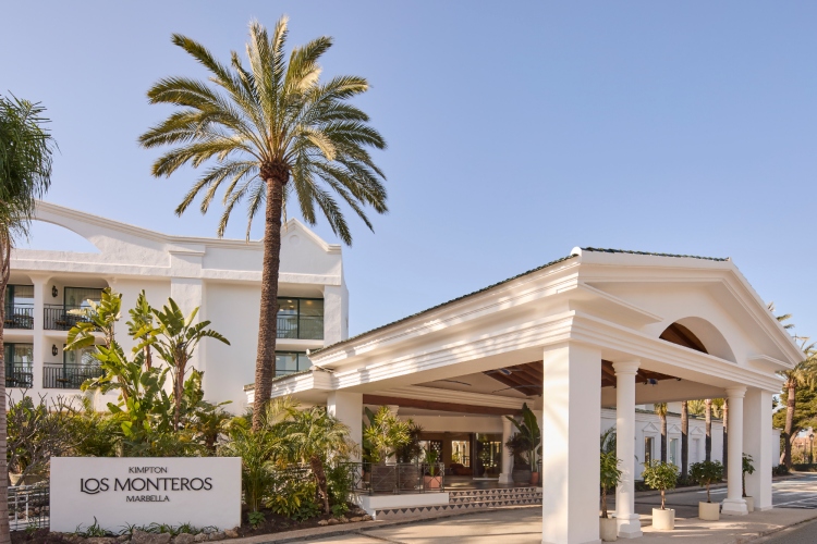 duh-mediterana-s-retro-sarmom-redizajn-hotela-kimpton-los-monteros-u-marbelji-26