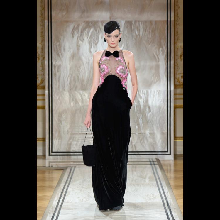 giorgio-armani-prive-predstavlja-kolekciju-visoke-mode-za-jesenzimu-202526-noir-seduisant-20