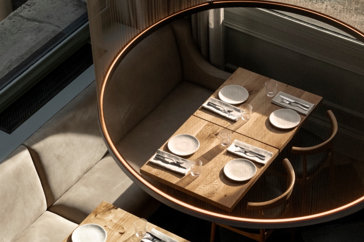 array-skulpturalna-svetlosna-scenografija-u-londonskom-restoranu-claro-6