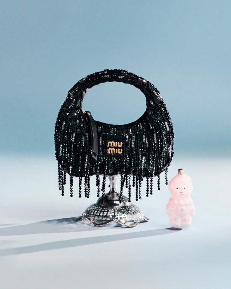 miu-miu-otkriva-praznicnu-kampanju-2025-filmsku-odu-eleganciji-mladosti-i-nasledu-10