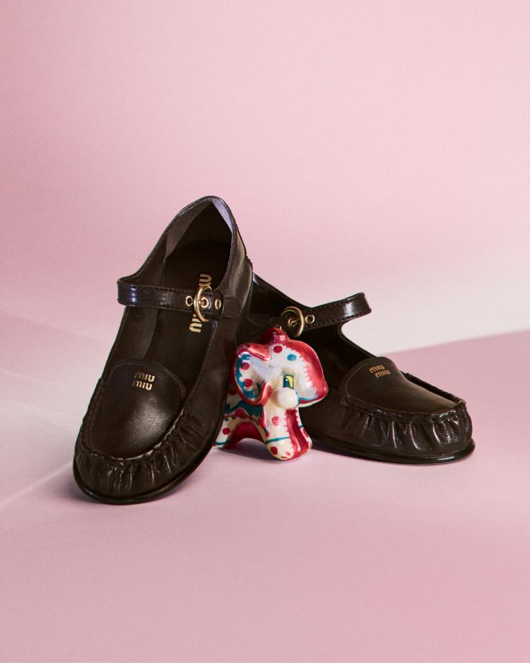 miu-miu-otkriva-praznicnu-kampanju-2025-filmsku-odu-eleganciji-mladosti-i-nasledu-14