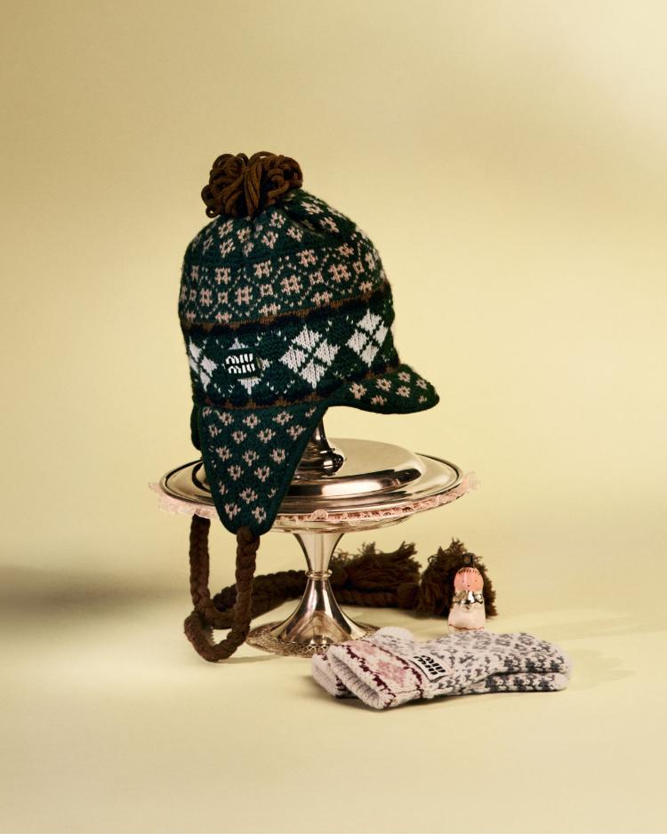 miu-miu-otkriva-praznicnu-kampanju-2025-filmsku-odu-eleganciji-mladosti-i-nasledu-15