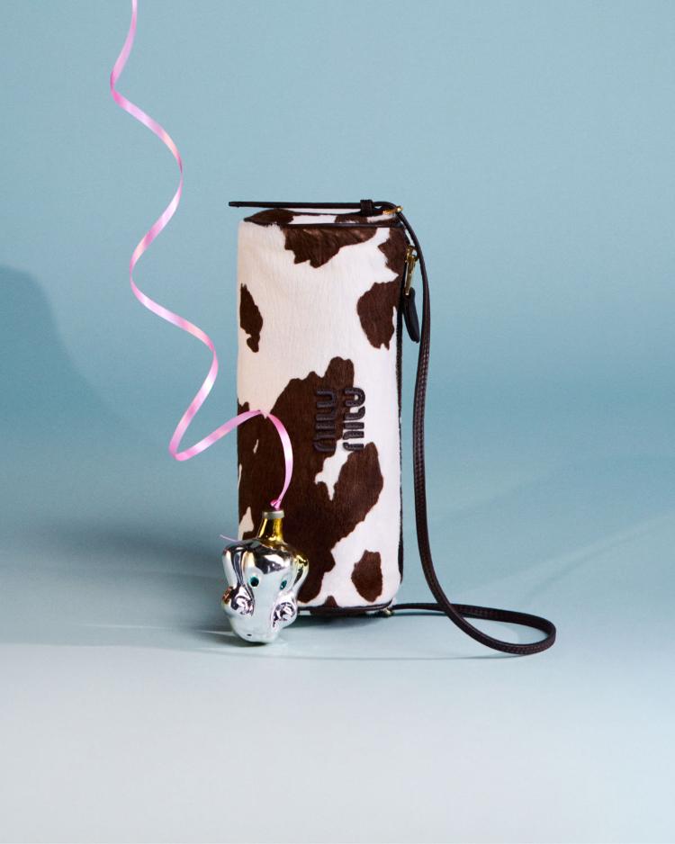 miu-miu-otkriva-praznicnu-kampanju-2025-filmsku-odu-eleganciji-mladosti-i-nasledu-20