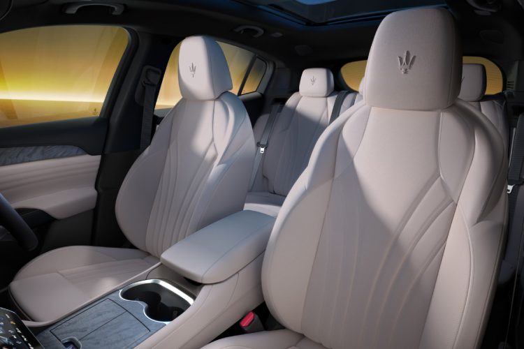 maserati-grecale-lumina-blu-italijanski-luksuz-i-najnaprednija-suv-tehnologija-u-jednoj-silueti-2