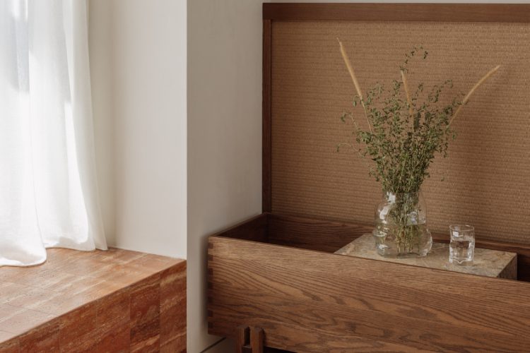 lumen-residence-block722-pretvara-atinsko-stanovanje-u-iskustvo-svetlosti-prirode-i-porodicne-intimnosti-11