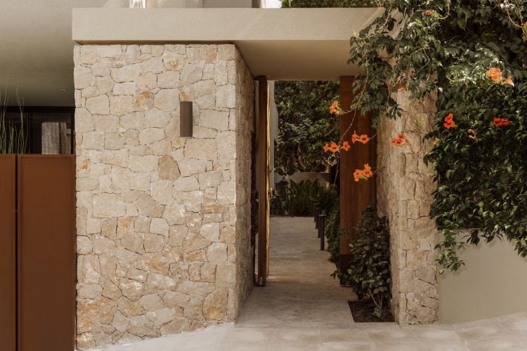 lumen-residence-block722-pretvara-atinsko-stanovanje-u-iskustvo-svetlosti-prirode-i-porodicne-intimnosti-27