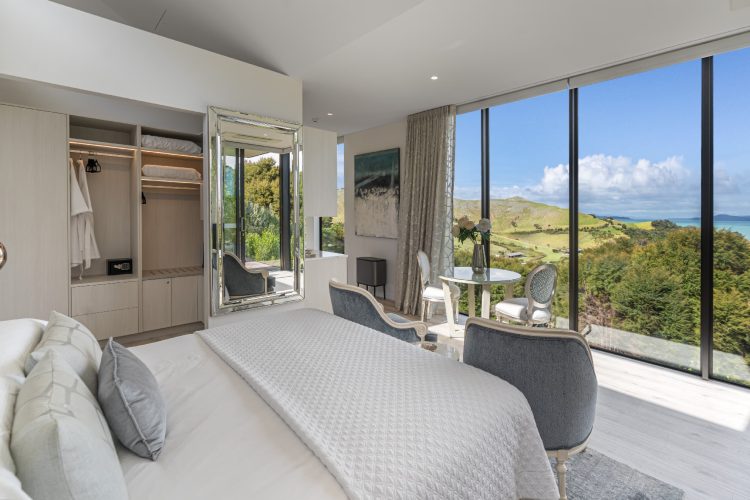 omana-villas-waiheke-island-luksuzni-hotel-novi-zeland-angelo-cappellini-enterijer-villa-surrender-3