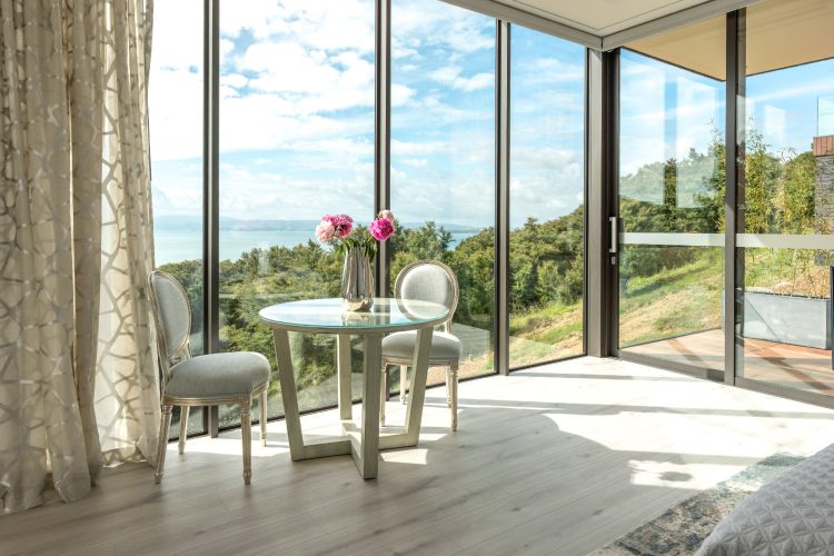 omana-villas-waiheke-island-luksuzni-hotel-novi-zeland-angelo-cappellini-enterijer-villa-surrender-4