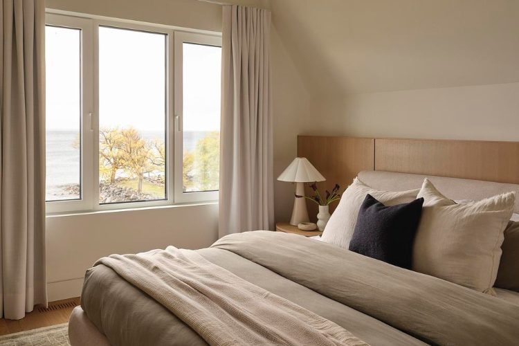 georgian-bay-beach-house-kanada-and-pierre-savremena-arhitektura-luksuzna-kuca-prirodni-materijali-2-8