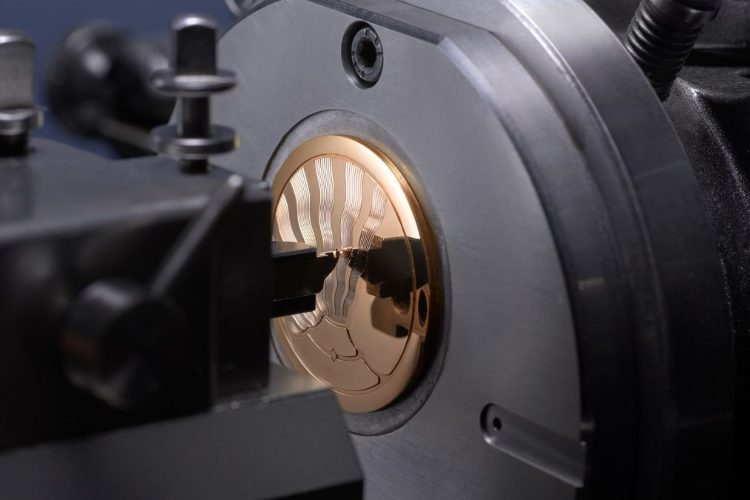 louis-vuitton-tambour-convergence-guilloche-luksuzni-sat-2026-roze-zlato-metiers-d-art-2