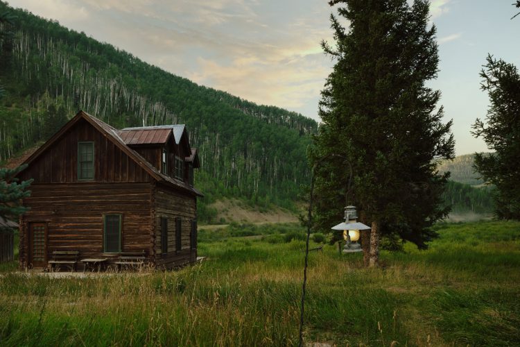 dunton-hot-springs-kolorado-luksuzni-resort-renovacija-planinski-retreat-amerika-11