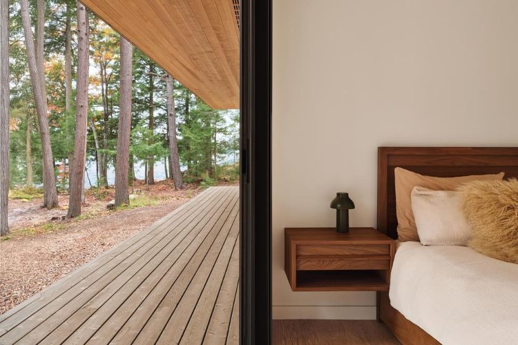 long-lake-cottage-muskoka-kanada-off-grid-luksuzna-vikendica-arhitektura-priroda-11