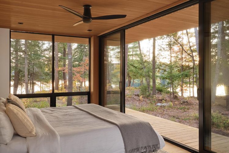 long-lake-cottage-muskoka-kanada-off-grid-luksuzna-vikendica-arhitektura-priroda-13