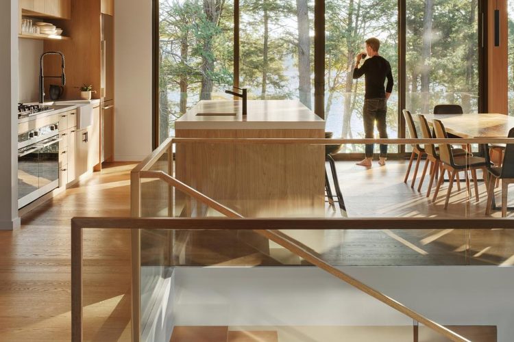 long-lake-cottage-muskoka-kanada-off-grid-luksuzna-vikendica-arhitektura-priroda-17