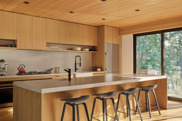 long-lake-cottage-muskoka-kanada-off-grid-luksuzna-vikendica-arhitektura-priroda-18