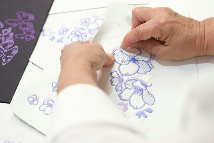 bugatti-w16-mistral-caroline-2026-luksuzni-hiperautomobil-sur-mesure-lavender-violet-carbon-10