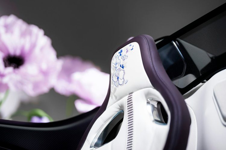 bugatti-w16-mistral-caroline-2026-luksuzni-hiperautomobil-sur-mesure-lavender-violet-carbon-12