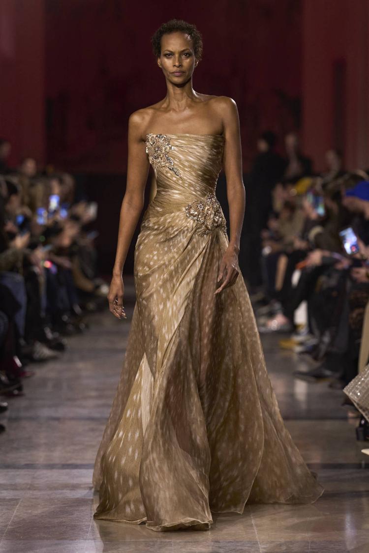 elie-saab-haute-couture-proleceleto-2026-zlatne-noci-glamura-2