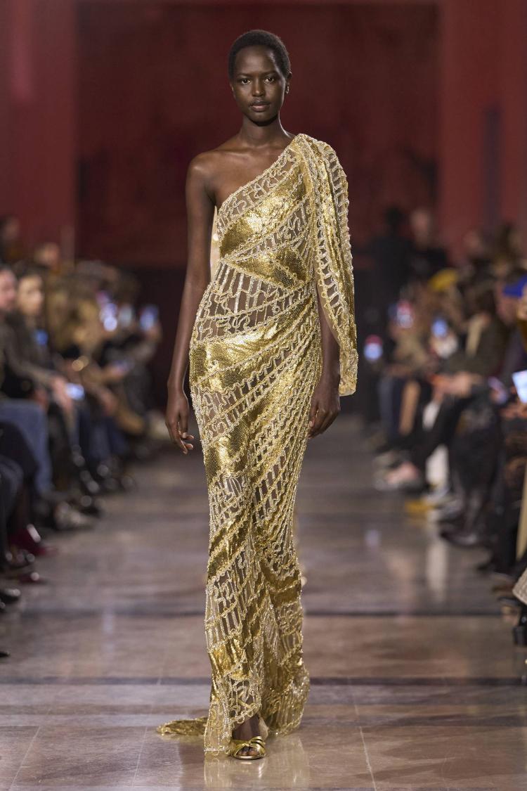 elie-saab-haute-couture-proleceleto-2026-zlatne-noci-glamura-5