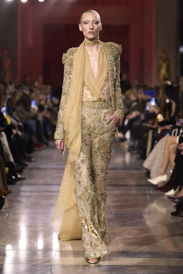 elie-saab-haute-couture-proleceleto-2026-zlatne-noci-glamura-6