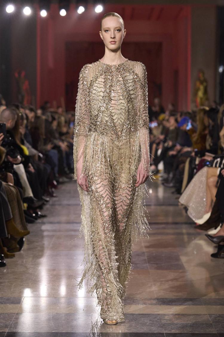 elie-saab-haute-couture-proleceleto-2026-zlatne-noci-glamura-13