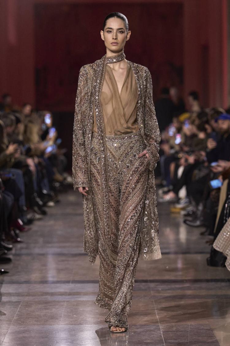 elie-saab-haute-couture-proleceleto-2026-zlatne-noci-glamura-21