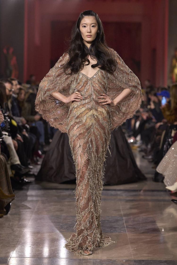 elie-saab-haute-couture-proleceleto-2026-zlatne-noci-glamura-22