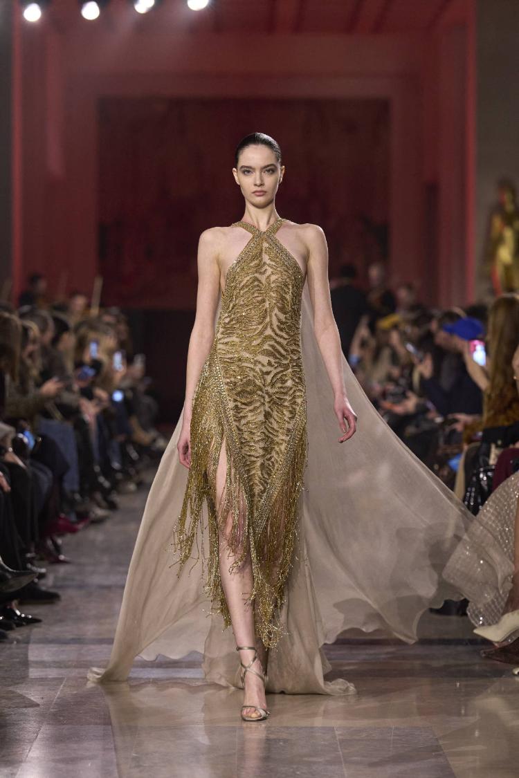 elie-saab-haute-couture-proleceleto-2026-zlatne-noci-glamura-27