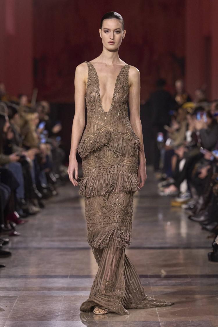 elie-saab-haute-couture-proleceleto-2026-zlatne-noci-glamura-31