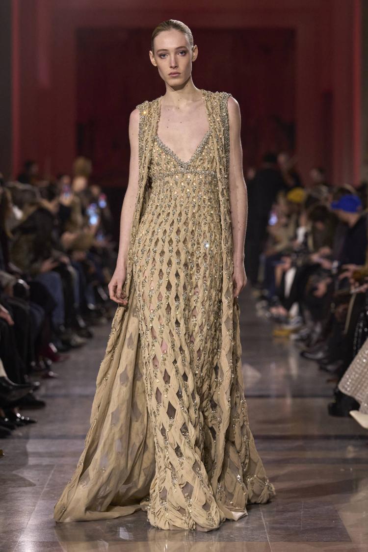 elie-saab-haute-couture-proleceleto-2026-zlatne-noci-glamura-32