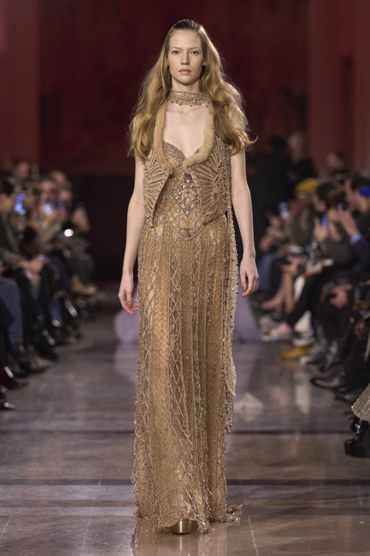 elie-saab-haute-couture-proleceleto-2026-zlatne-noci-glamura-37