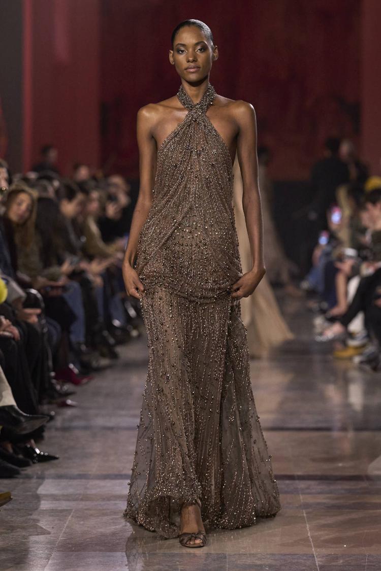 elie-saab-haute-couture-proleceleto-2026-zlatne-noci-glamura-39