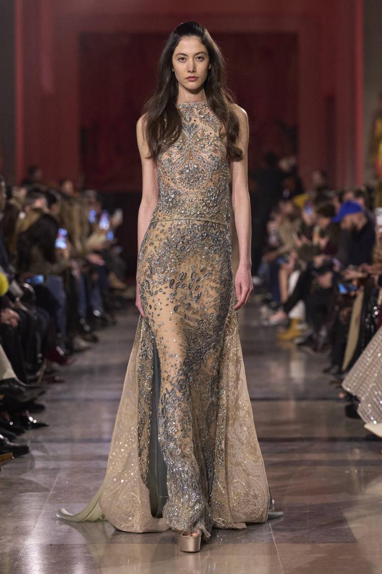 elie-saab-haute-couture-proleceleto-2026-zlatne-noci-glamura-47