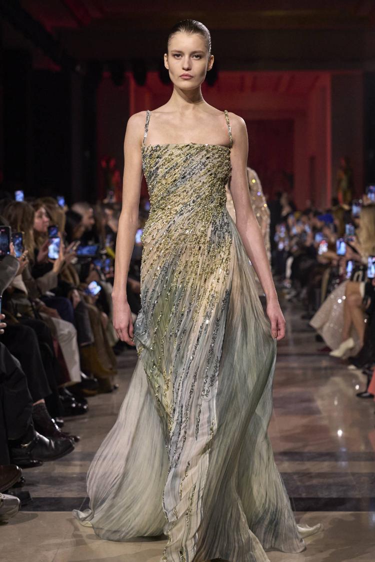elie-saab-haute-couture-proleceleto-2026-zlatne-noci-glamura-50